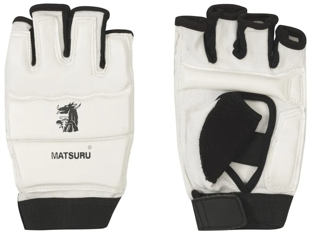 Matsuru taekwondo wedstrijd vuist wit p1264